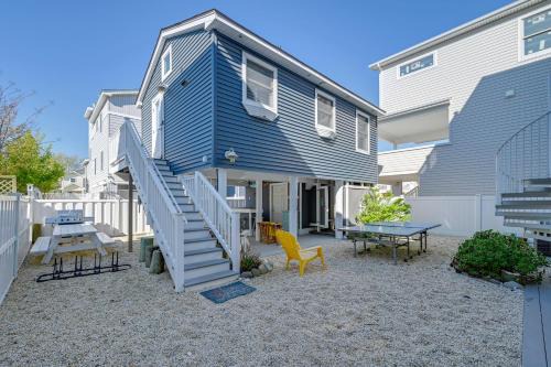 Walk to Bay Village, Beaches & More! Cozy Cottage