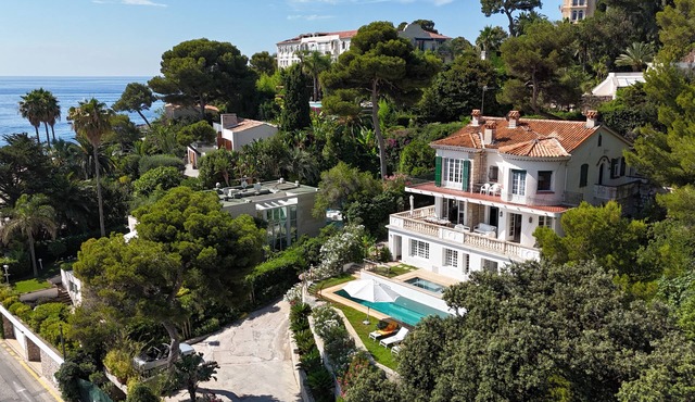 Waterfront Villa on peninsula 5 to 10 min Monaco