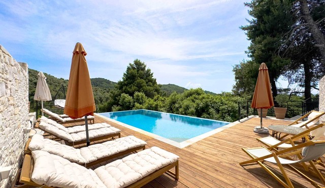Whispering Pines at Damari Villas – Luxury 3 Bedroom Villa with Pool, Skiathos