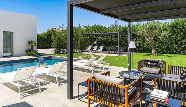 Wonderful private villa for 12 guests with A/C, WIFI, private pool, TV and patio