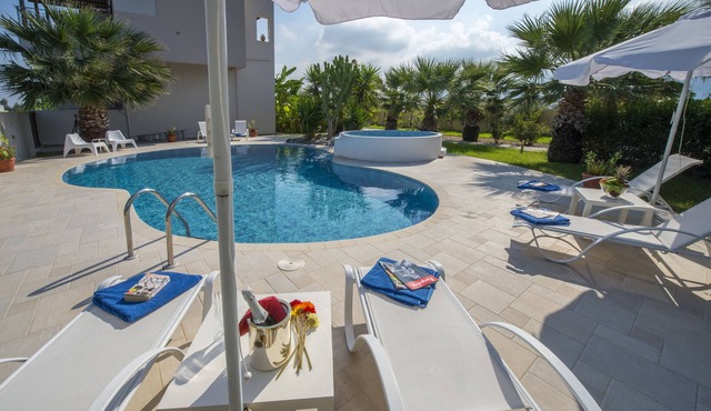 XENOS VILLA 2 - LUXURY VILLA WITH PRIVATE SWIMMING POOL, NEAR THE SEA