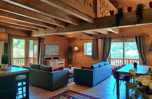 Spacious apartment for 10 with pool, spa, and parking in Saint-Martin-de-Belleville