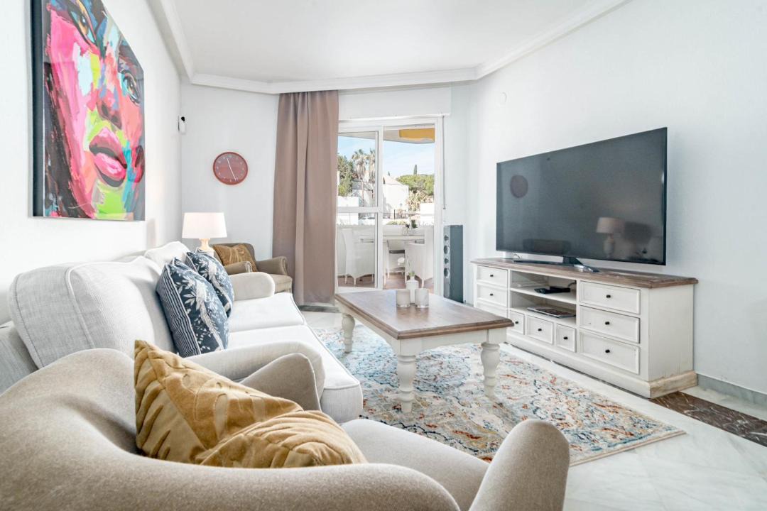 Nueva Andalucia Apartment | ELD4.1- Prime location pool views and evening sun
