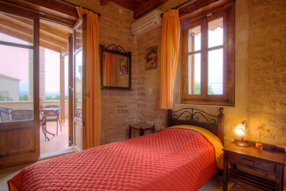 Photo of Bedroom in Atsipópoulon