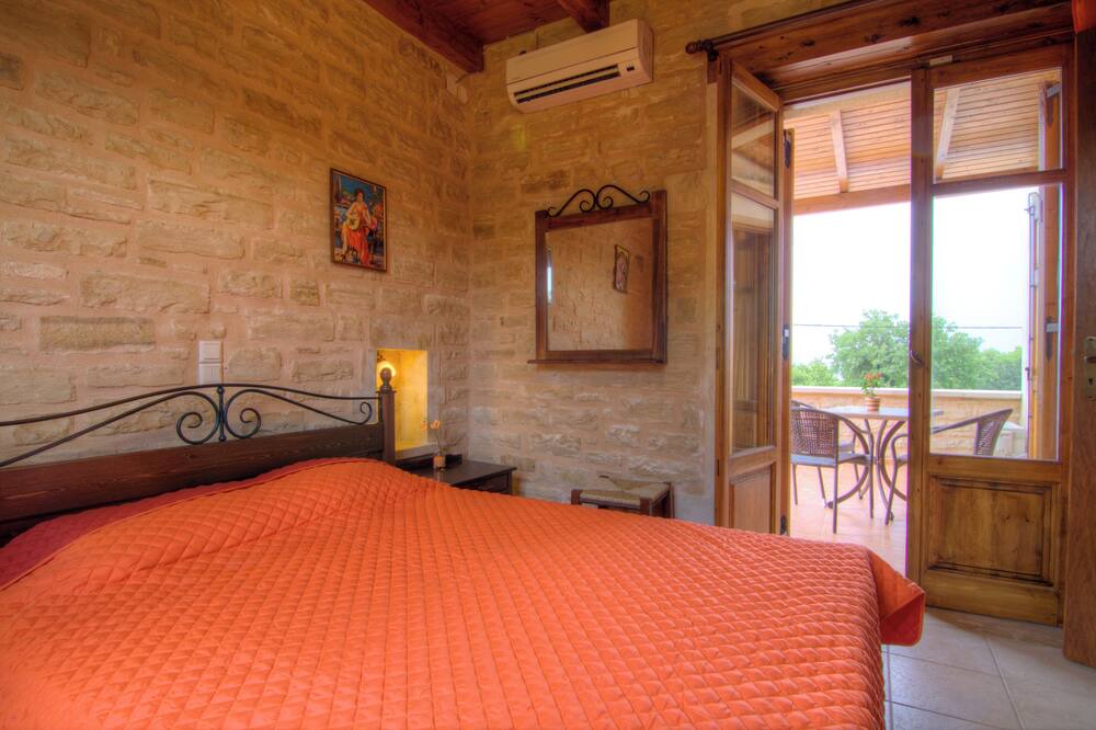 Photo of Bedroom in Atsipópoulon