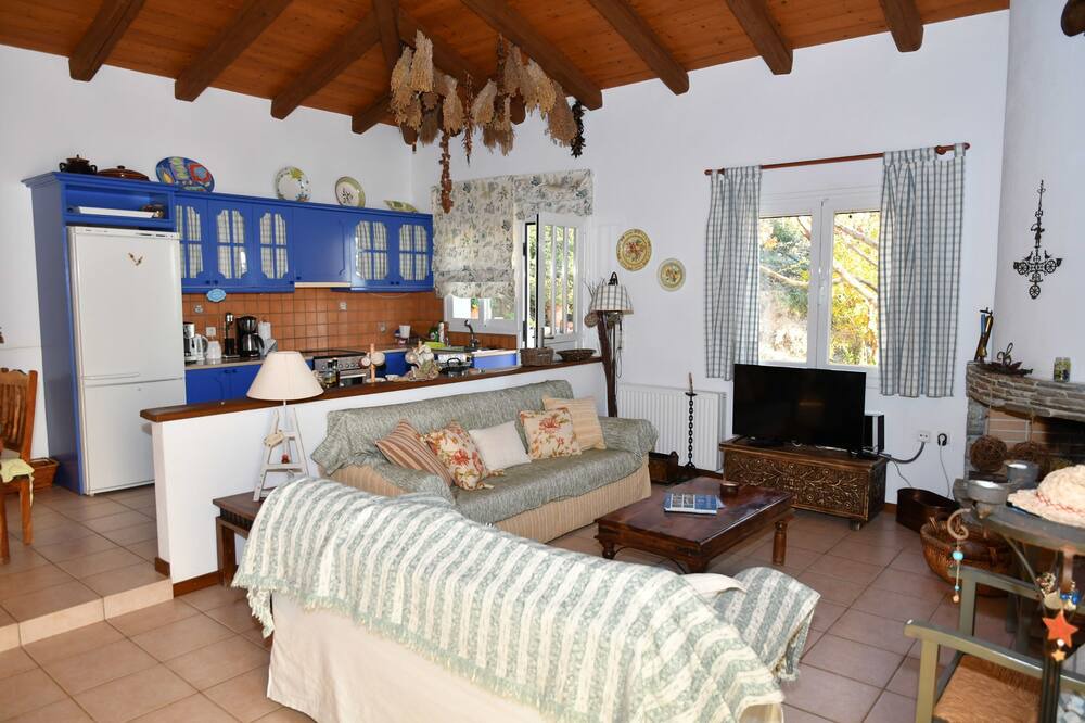 Photo of Livingroom in Agios Emilianos
