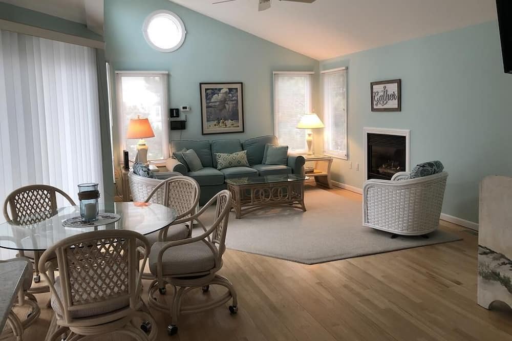 Photo of Livingroom in Harvey Cedars