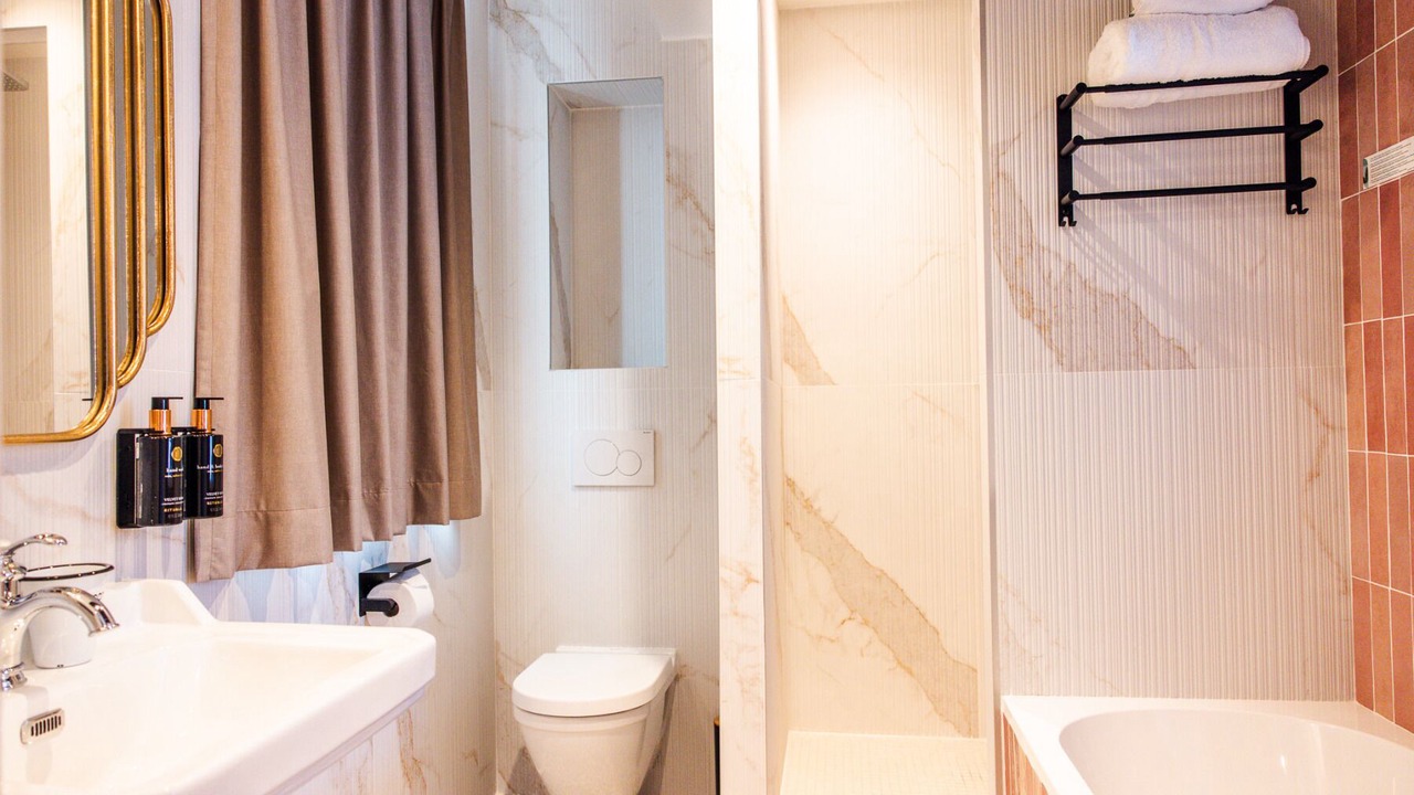 Photo of Bathroom in Quartier des Grandes-Carrieres