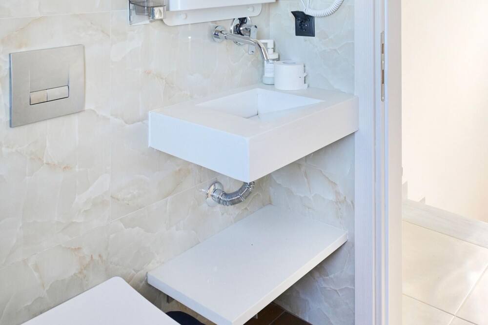 Photo of Bathroom in Polichrono