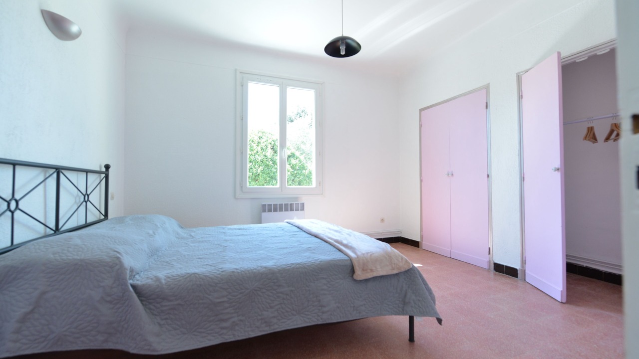 Photo of Bedroom in Sorgues