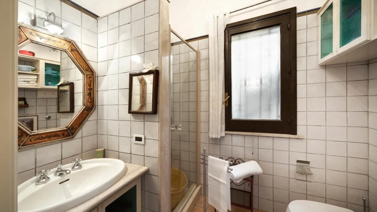 Photo of Bathroom in Caucana-finaiti-casuzze-finaiti Nord
