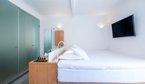 Two bedroom maisonette with semi-private Pool