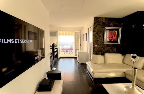 Menton Apartment | MAGNIFIQUE MINI VILLA 2 PIÈCES,IMMENSES TERRASSES,VUE MER FÉERIQUE ET PARKING