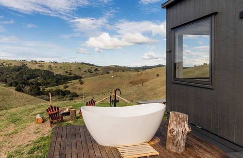 Pinbarren Cabin | Tiny Aahana - Sunshine Coast Hinterland