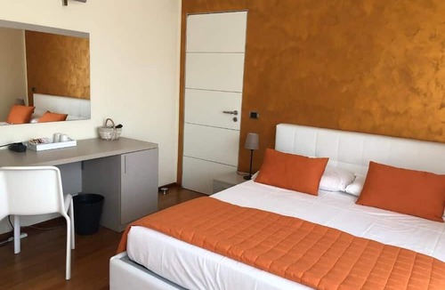 Peschiera del Garda Villa | Giardino Segreto Apartments