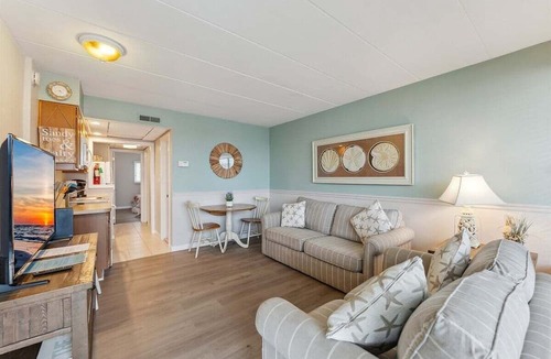Wildwood Condo | 1 BR Condo w/a Pool, BBQ Grill & Reserved Parking