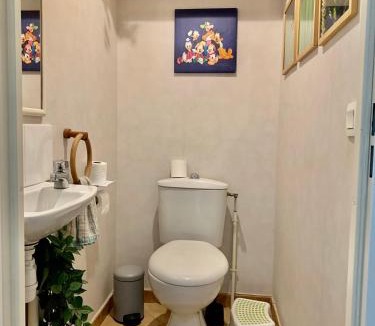 Bailly-Romainvilliers Villa | DISNEY & PARIS family Villa sleeps 10 persons with Private Garden & Terrace 4 bedrooms, 3 bathrooms FIBER Wifi Netflix & free Parking