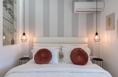 Voula Apartment | Pool Voula Apartment close to Kavouri Beach by Cielo Homes