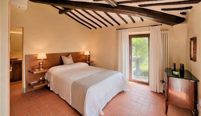 Villa in Castellina w Pool Garden Winery