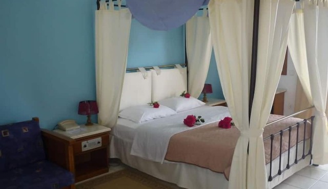 OASIS HOTEL KYPARISSIA