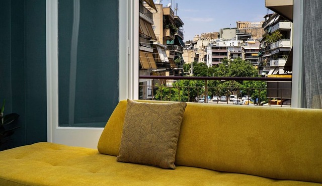 Sunny 2 Bedroom Cozy Apartment View of Parthenon