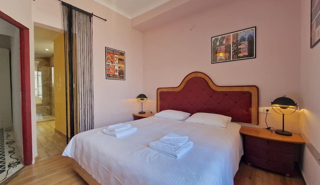 Eclectic 4-Bed, 4-Bath Apt in Central Athens - AK1