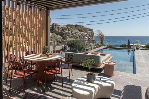 Lapis Nera Villas - Beachfront & "Free" Heated Pools
