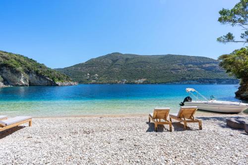 Sea Whisper Beachfront villa reached only by boat